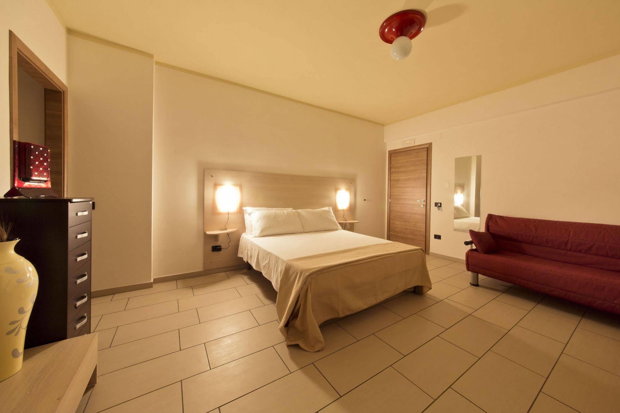 Longomare Aparthotel 3*